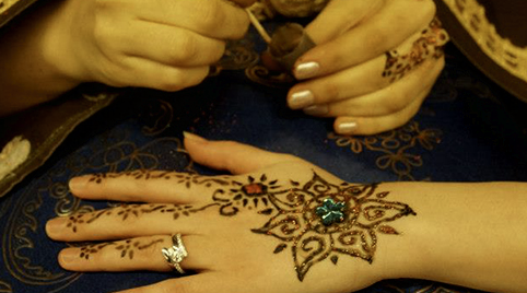 Professionele behandeling met henna