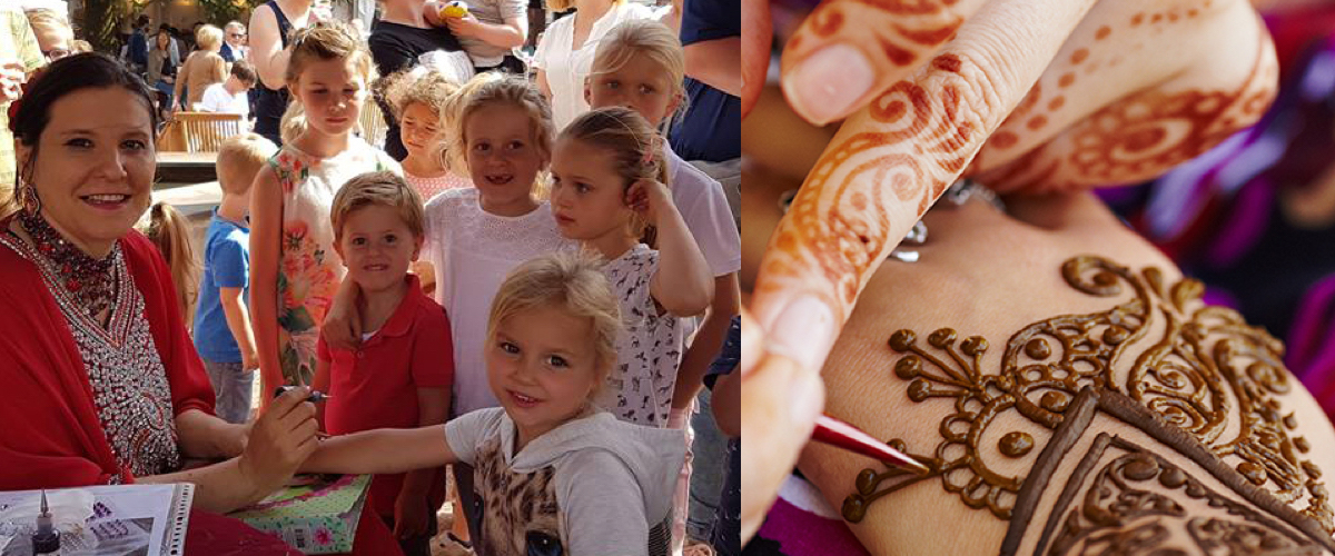 Henna hoek en buikdanseressen met slangen
